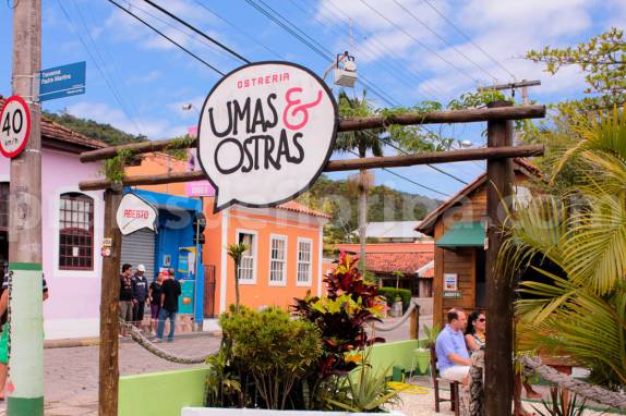 Um dos restaurantes famosos do Ribeirão da Ilha, no sul de Florianópolis (foto da internet)